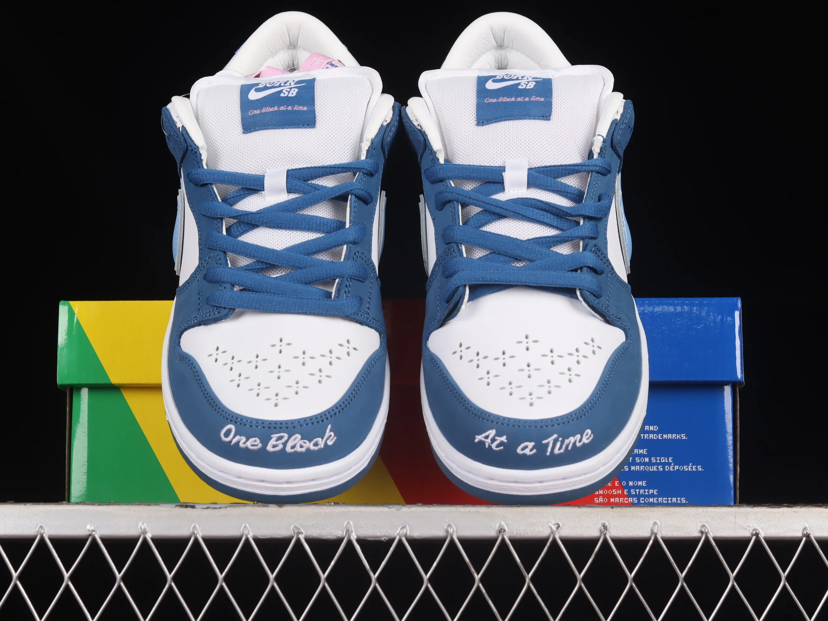All Categories Nk SB Dunk Series Nk SB Dunk Low Low-top sneakers Pure original version Born x Raised x Nk SB Dunk American street style Joint model SB low-top sports and leisure sneakers FN7819-400